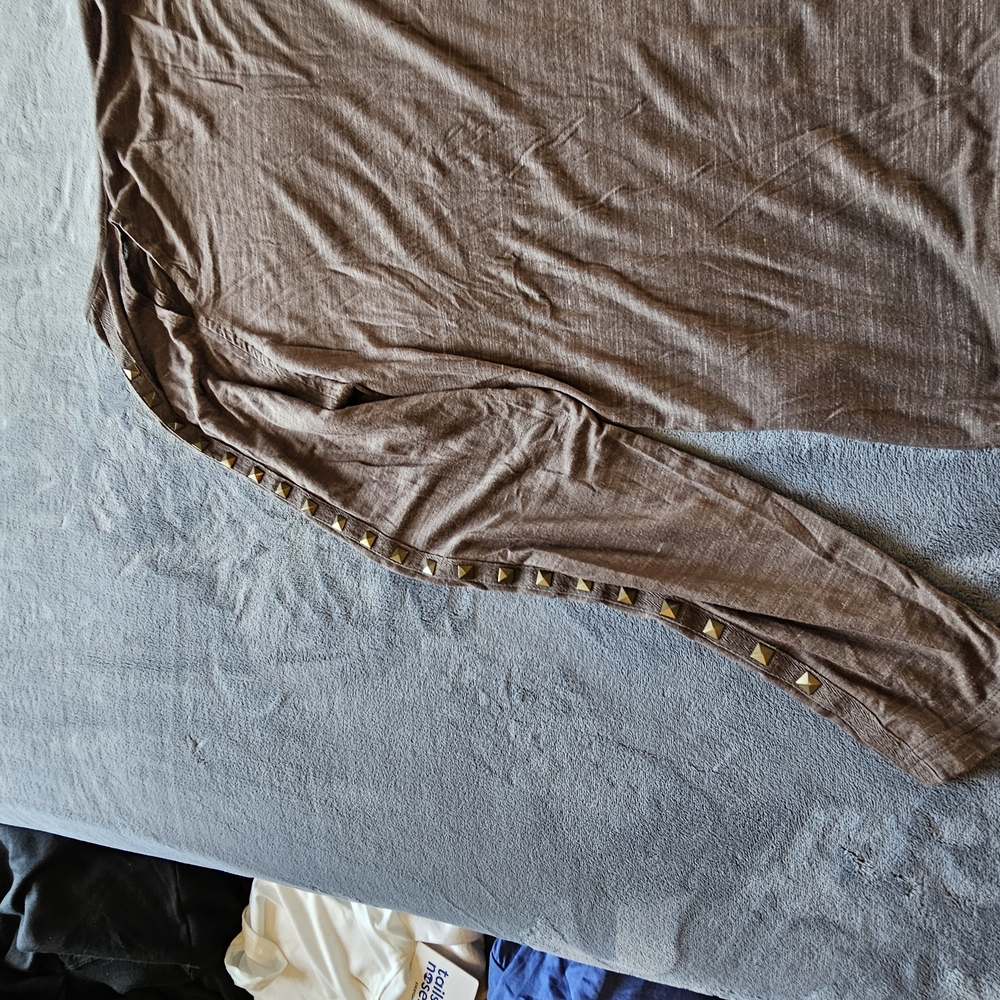 Women's Ariat Long Sleve Top With Brass Studs Accenting the Sleeves. XL - Picture 7 of 12